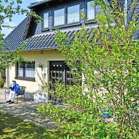 Schoenes Ferienhaus Mit Kamin Und Sauna Im Ostseebad Sellin Exterior photo