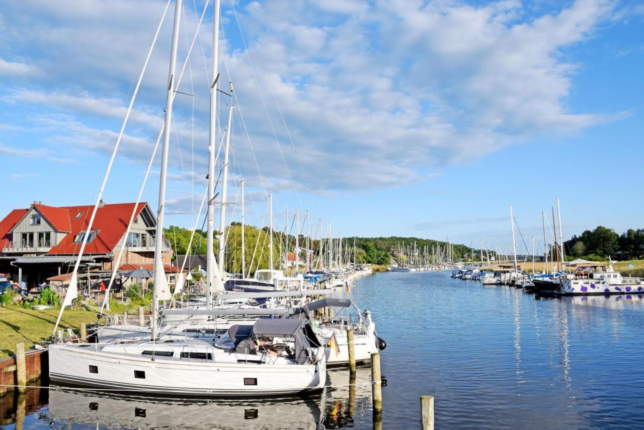 Schoenes Ferienhaus Mit Kamin Und Sauna Im Ostseebad Sellin Exterior photo