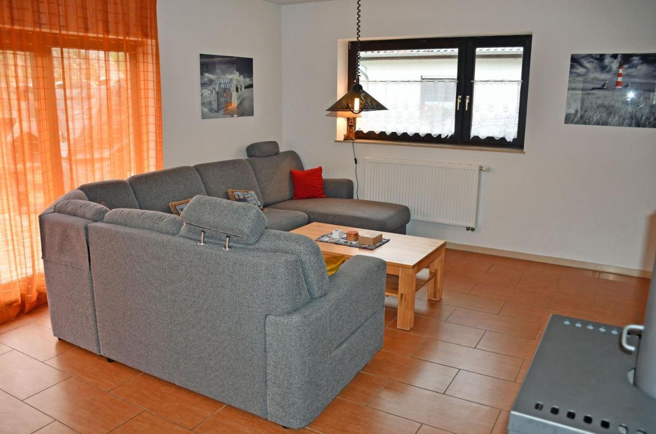 Schoenes Ferienhaus Mit Kamin Und Sauna Im Ostseebad Sellin Exterior photo
