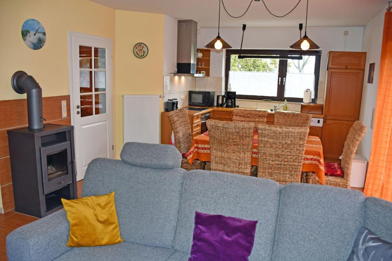 Schoenes Ferienhaus Mit Kamin Und Sauna Im Ostseebad Sellin Exterior photo