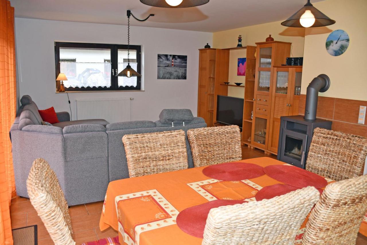 Schoenes Ferienhaus Mit Kamin Und Sauna Im Ostseebad Sellin Exterior photo
