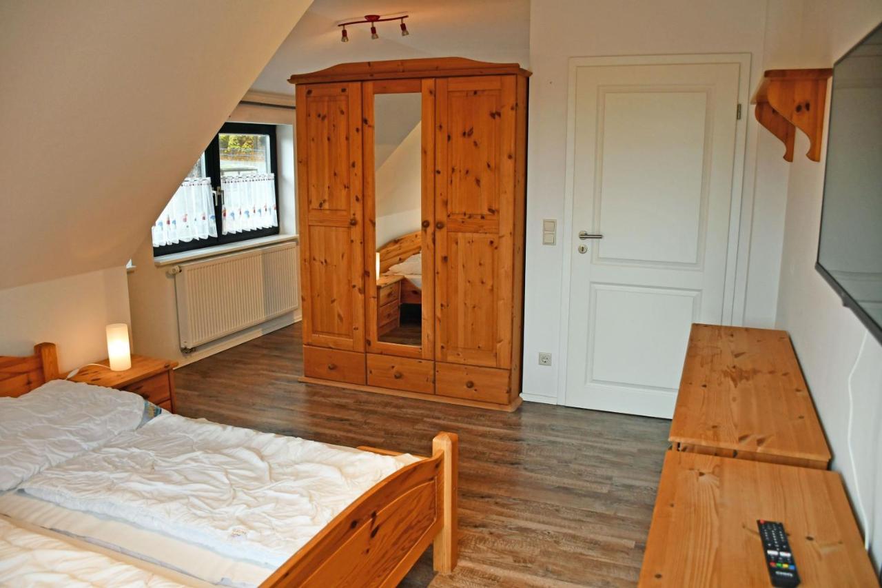 Schoenes Ferienhaus Mit Kamin Und Sauna Im Ostseebad Sellin Exterior photo