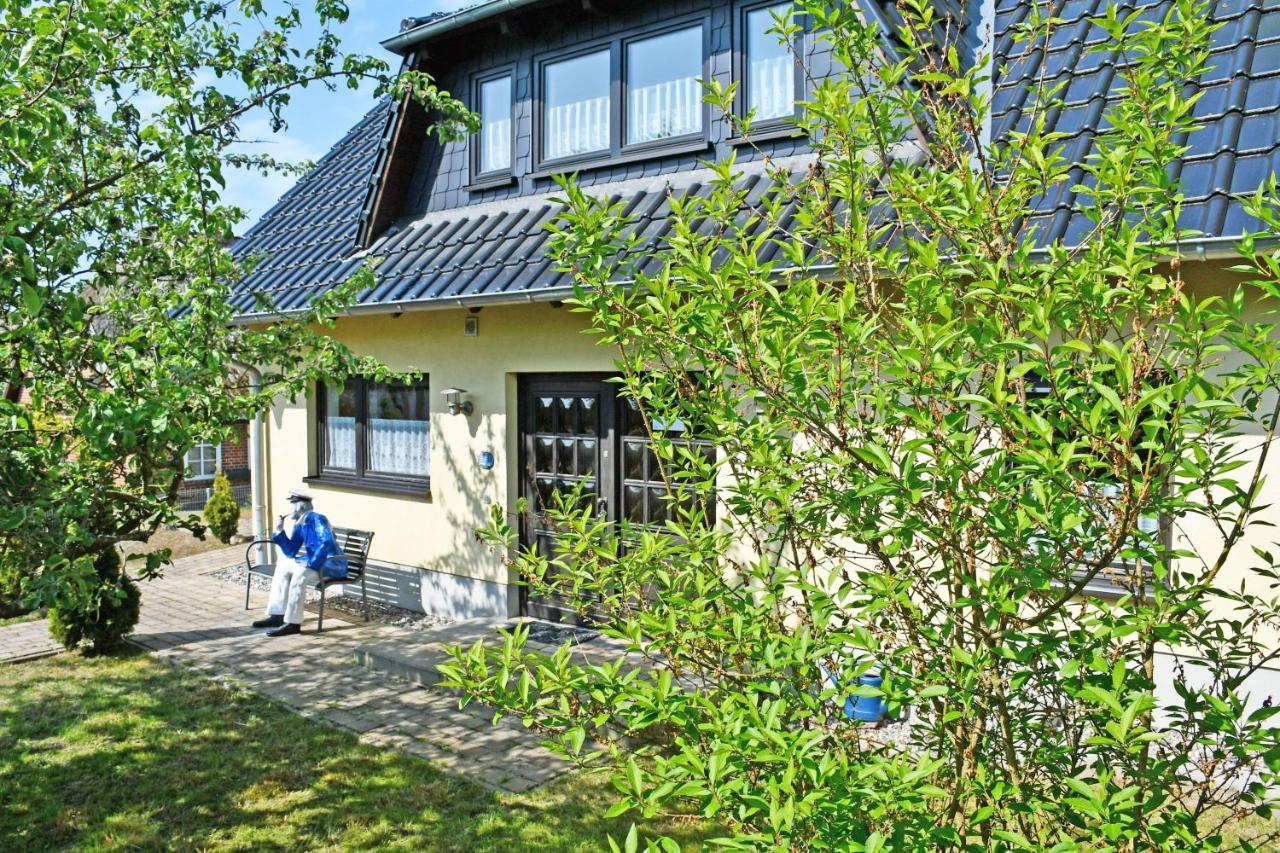 Schoenes Ferienhaus Mit Kamin Und Sauna Im Ostseebad Sellin Exterior photo